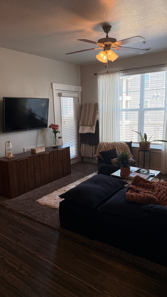 Photo - 85 W Silver Springs Dr
