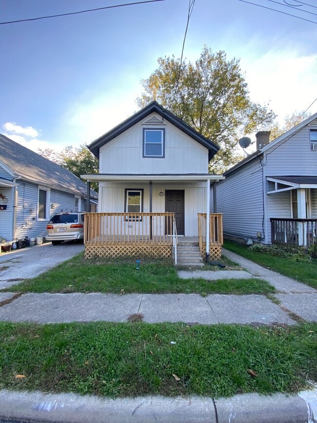 Building Photo - ELMWOOD PLACE - Fully Remodeled 2-3 bed home with 1 bath.