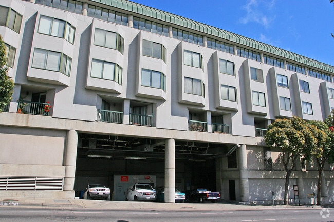 Photo - Opera Plaza