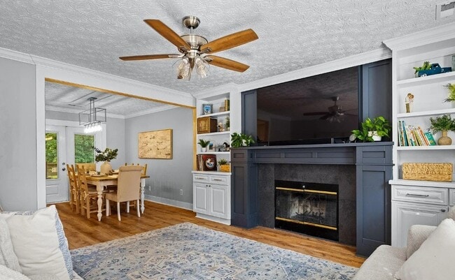 Photo - 818 Vinson Ln