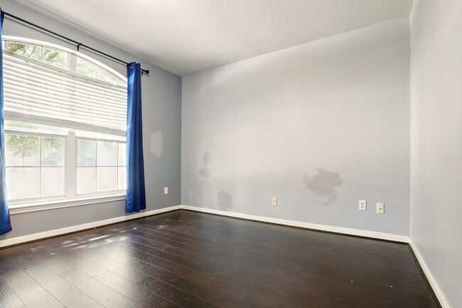 Photo - 303 Burris Park Dr