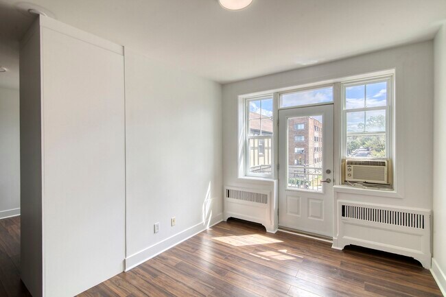 Photo - 4715 Chem. Queen Mary Unit 24