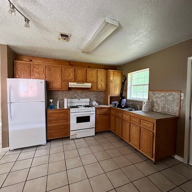 Photo - 107 Magnolia St