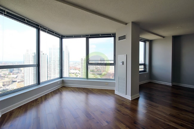 Building Photo - 360 N Canal St Rental