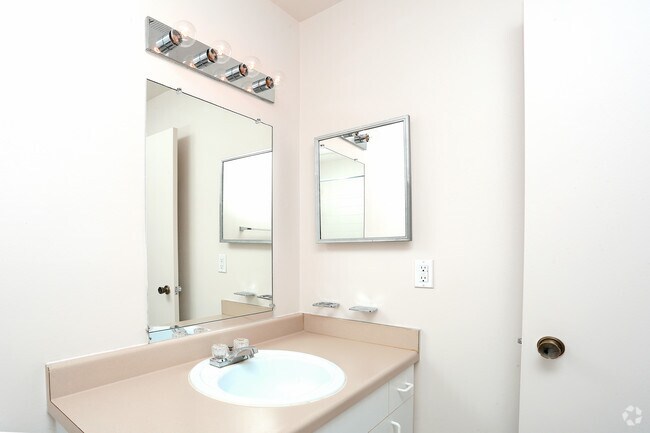 Photo - Garfield Plaza Apartments