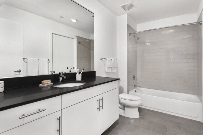 Photo - 837 W Grand Ave Unit 2
