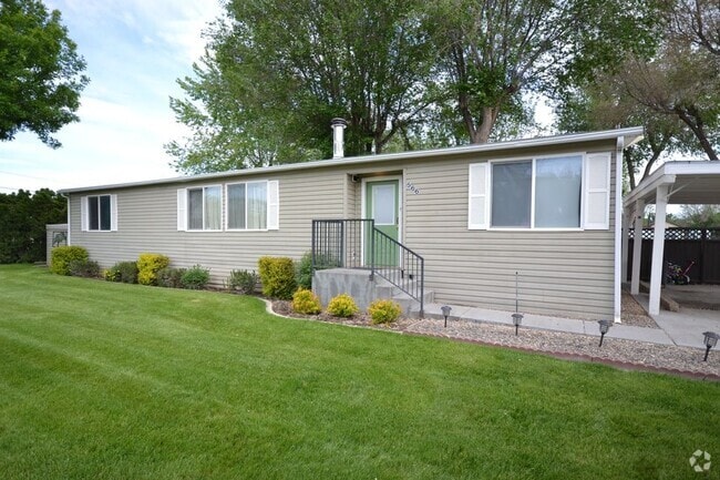 Building Photo - 566 SW Paiute St Rental