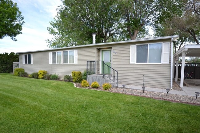 Photo - 566 SW Paiute St House