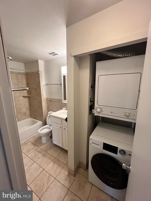 Photo - 1303 Roberts Way