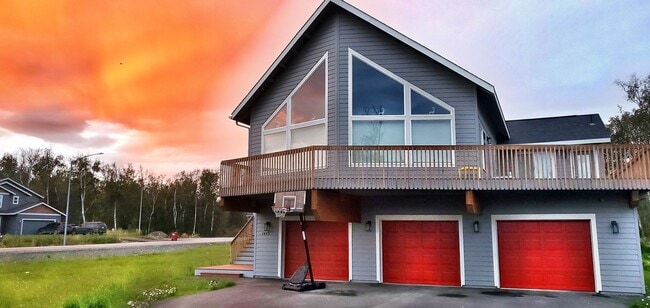 Building Photo - Live in luxury and style in this new, modern 4 bedroom home with upgraded everything, mountain vi...