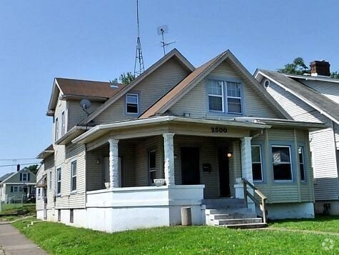Building Photo - 2500 W Oak St Unit 1 Rental
