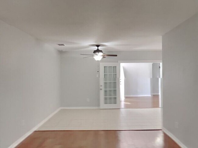 Photo - 1838 Crooks Ct