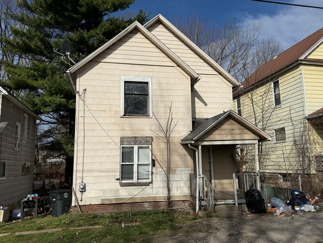 Building Photo - Spacious 3-Bedroom Home for Lease in Akron
