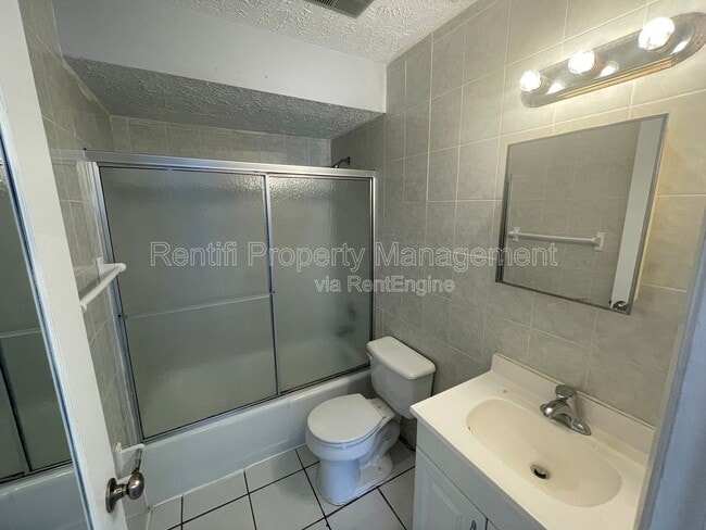 Photo - 717 SE 9th St Unit B