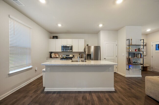 Photo - 193 Currant Cir