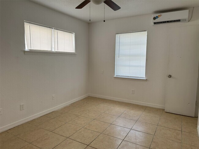 Photo - 3833 Mt Pleasant St