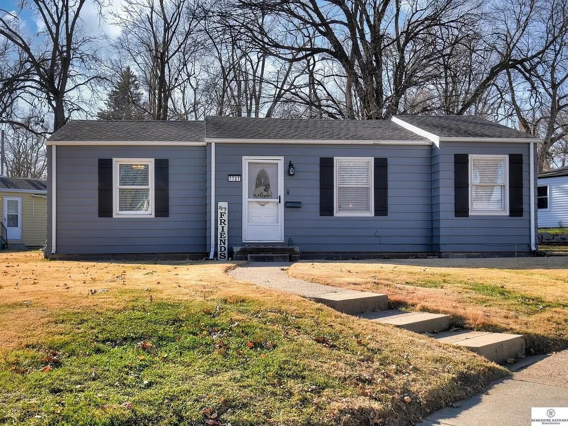 Photo - 7727 Izard St (Omaha, NE)