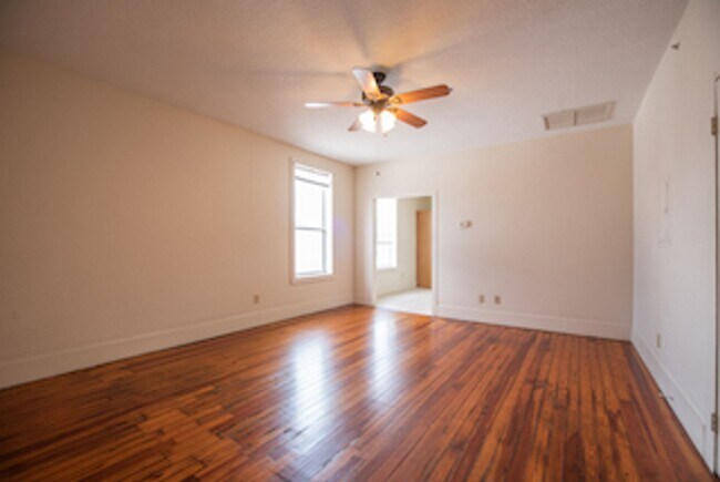 Photo - Spacious 2/2 Apartment in Heart of Umatilla! Unit 11-304