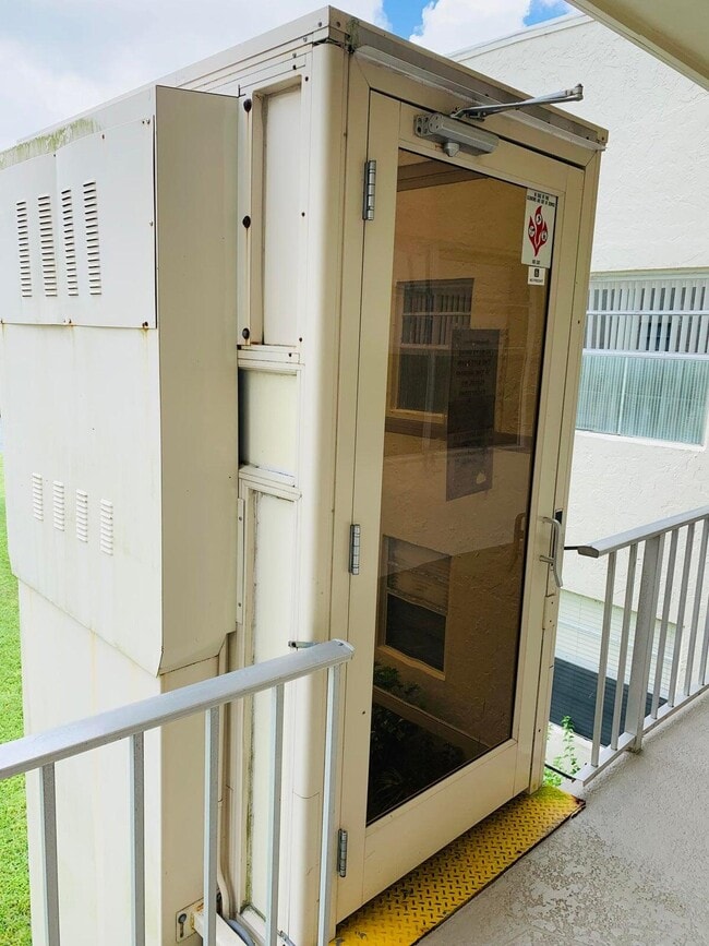 Photo - 514 Flanders K