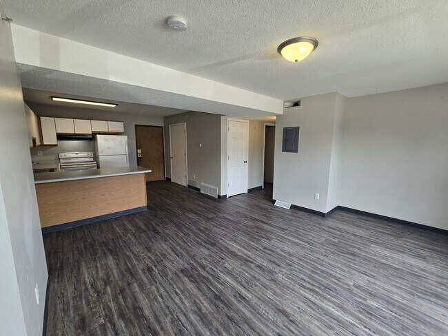 Photo - 60 Miller Ave SW