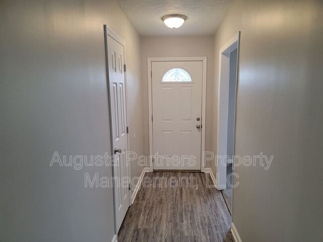 Photo - 142 Oakridge Dr
