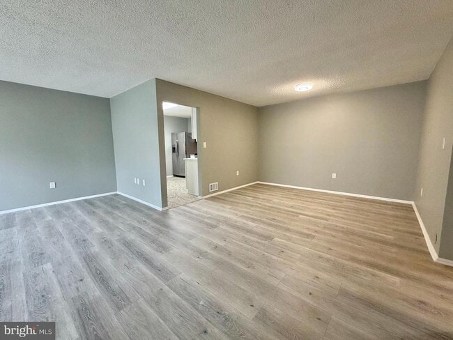Building Photo - 44 Cheverny Ct