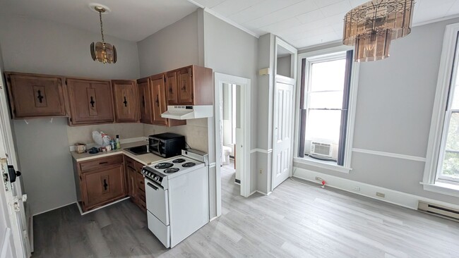 Photo - 268 Briggs St Unit Apt 3