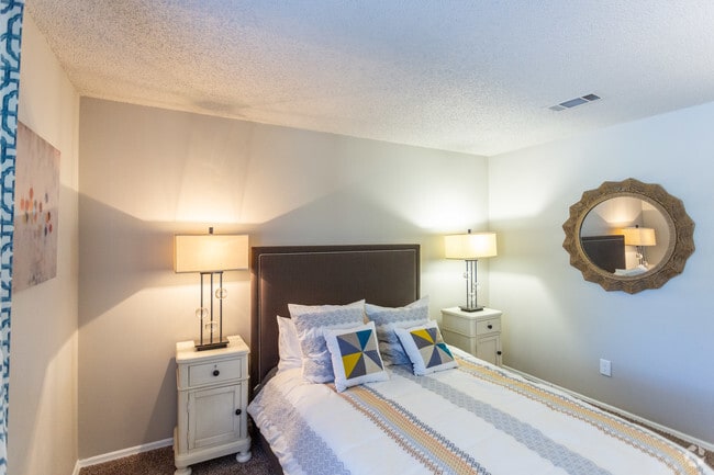 2BR, 2BA - McKenzie - 972 SF