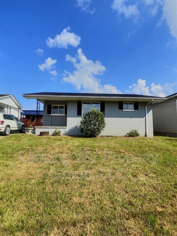 Photo - 2489 Main St