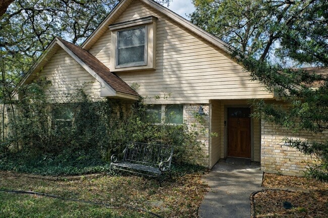 Building Photo - 202 Hardy St