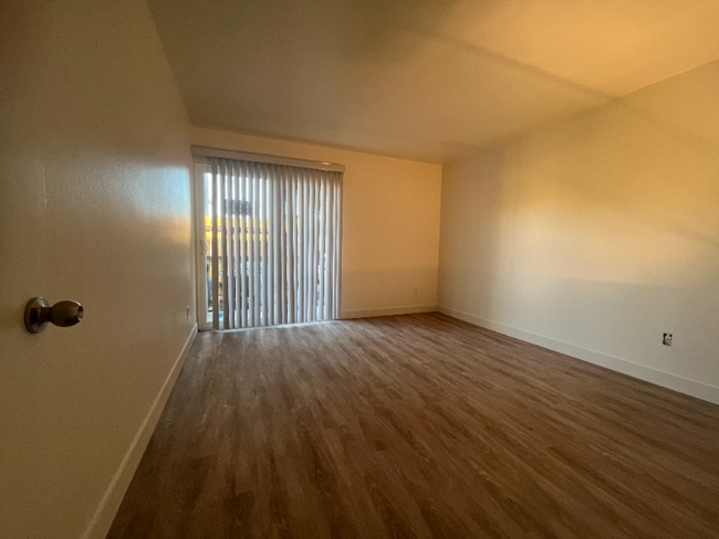 Photo - 407 Requeza St Unit E-3