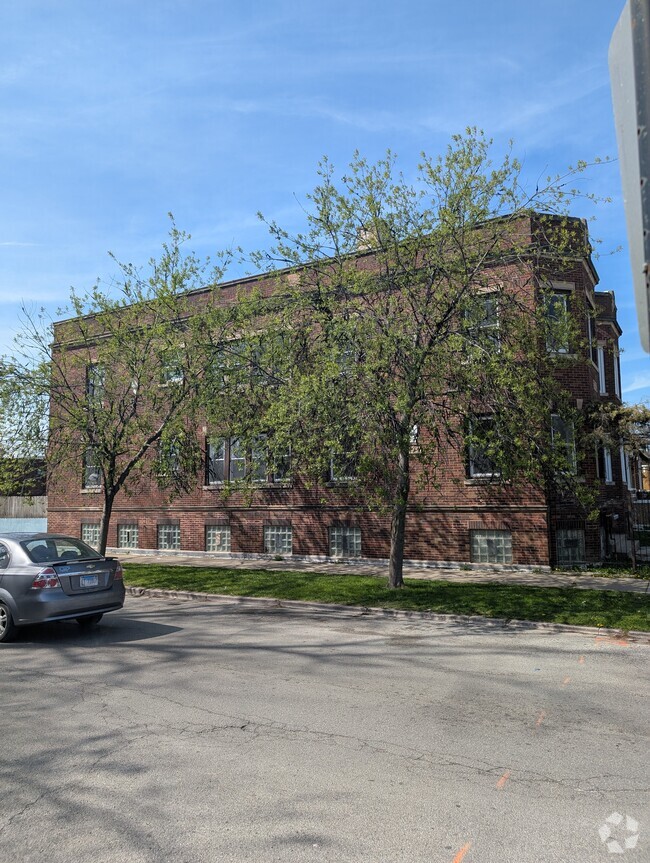 Building Photo - 6456 S Whipple St Unit 1S Rental