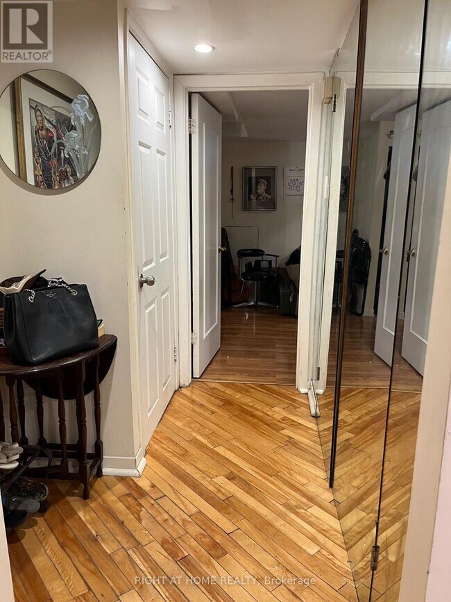 Photo - 157 Medland St