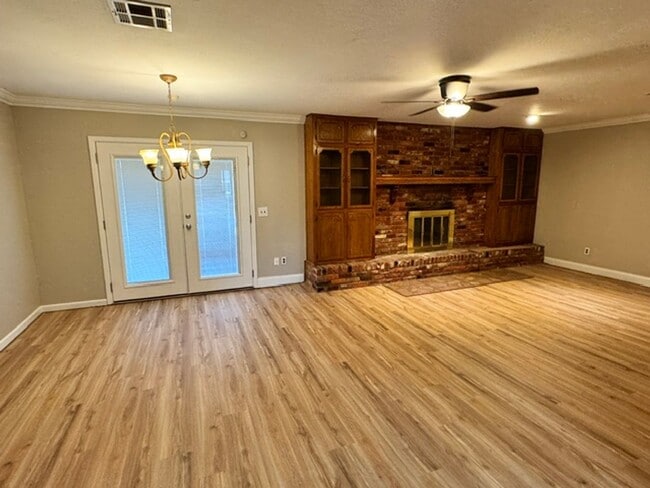 Photo - 2204 Edgewood Dr