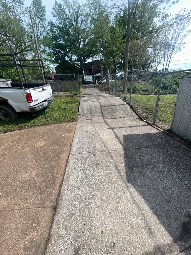 Photo - 2218 Farrar St