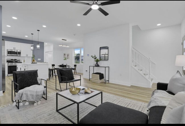 Photo - 613 Siebert St