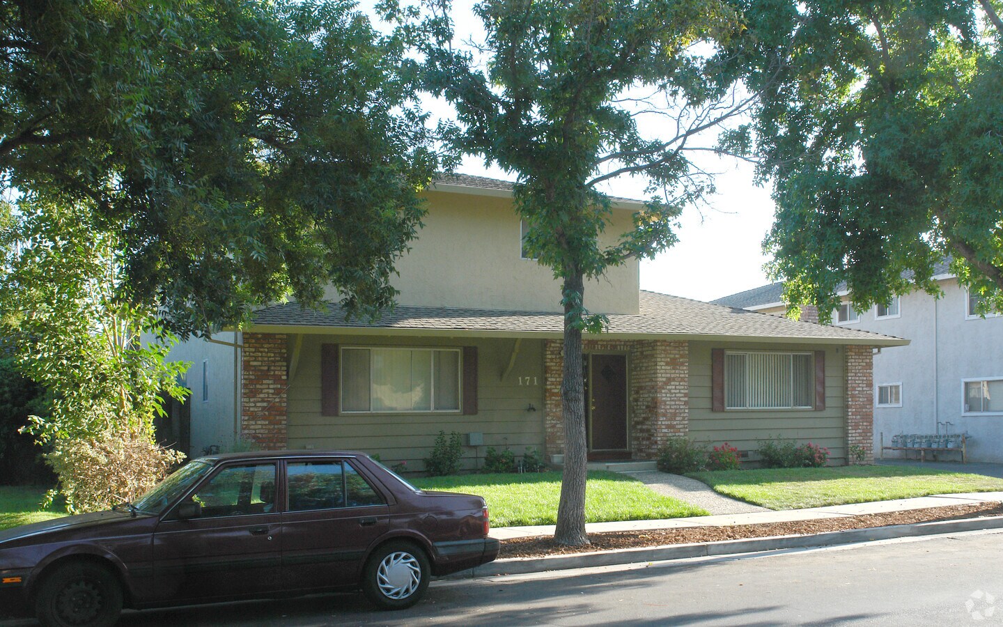 171 Hollis Avenue - 171 Hollis Avenue