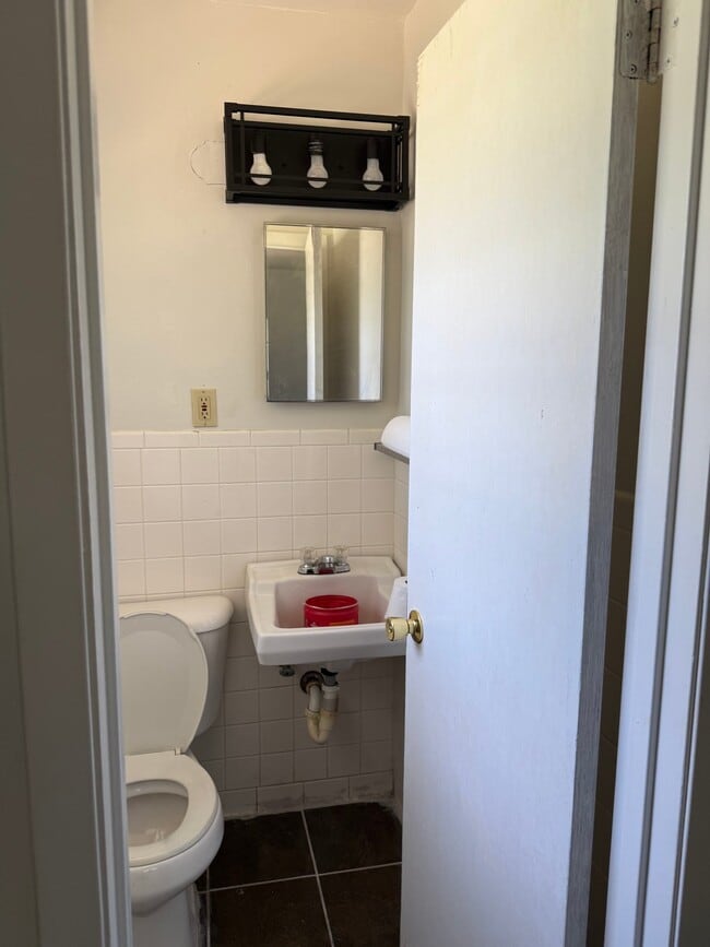 Photo - 705 Pillar St