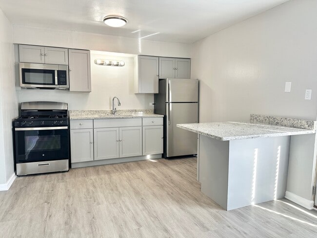 Photo - 1721 E Roosevelt Rd