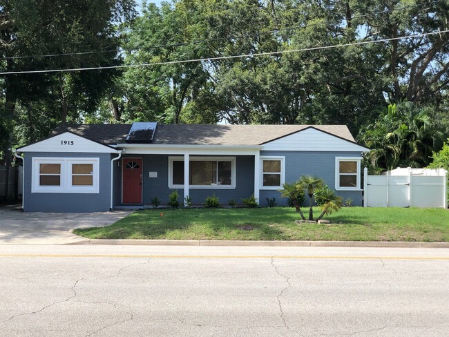 Building Photo - WONDERFUL 4 Bedroom/3 Bathroom Home in the Milk District!!!!!