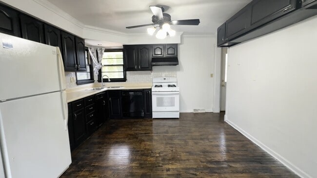 Photo - 3535 Robey Ave