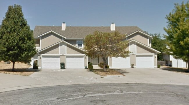 Building Photo - 1012 NE Whispering Winds Ct