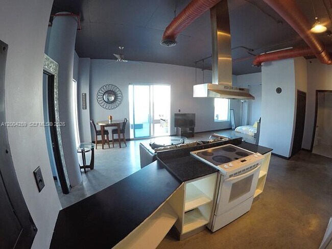 Photo - 10 SW South River Dr Unit 611