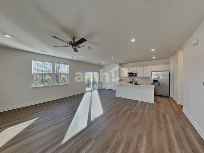 Photo - 1034 Heritage Blvd