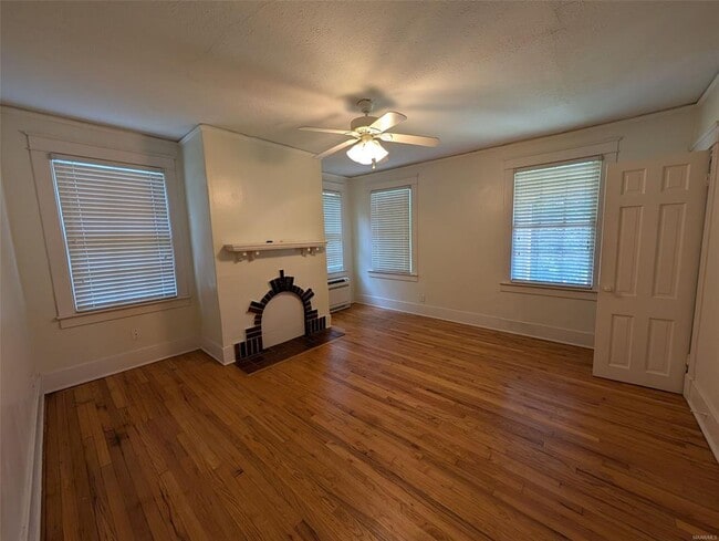 Photo - 2164 College St