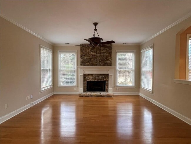 Photo - 245 Gladeside Path