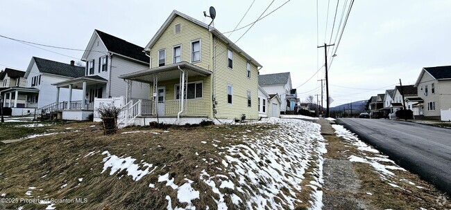 Building Photo - 153 Hollister Ave Rental