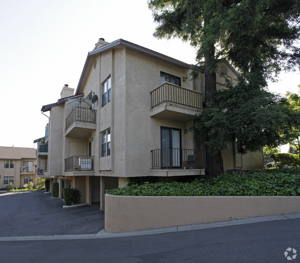 Alisal Oaks Apartments - Alisal Oaks Apartments