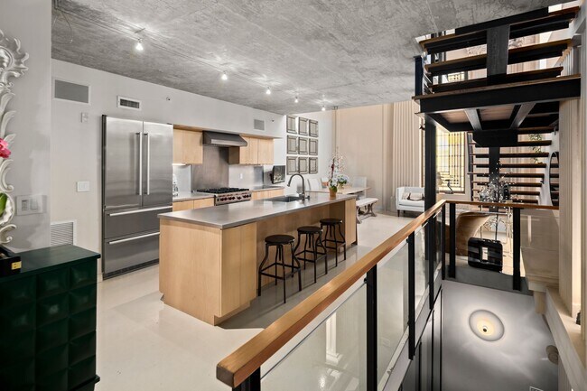 Photo - 1519 E Denny Way Townhome