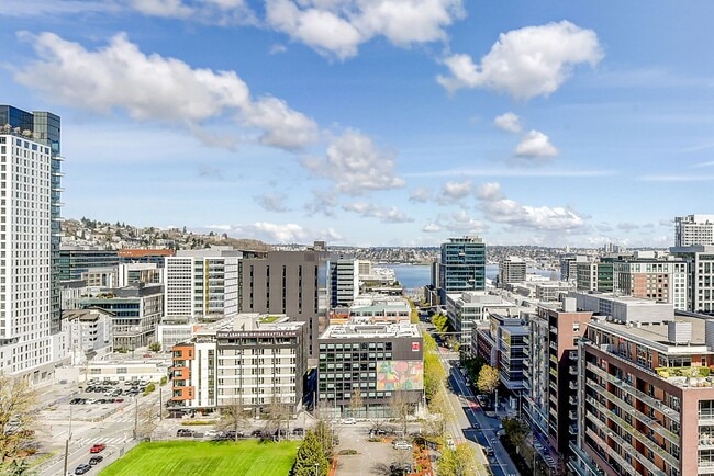 Photo - Elevated 1BR at Enso | Lake Views, Parking, Prime Location Unidad 1502